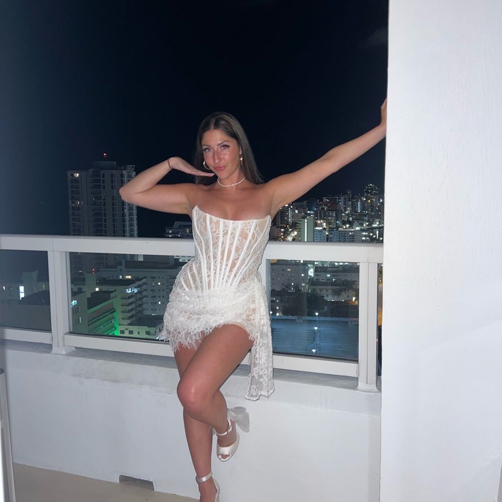 Heiress Beverly Hills - WHITE LACE CORSET DRAPED MINI DRESS